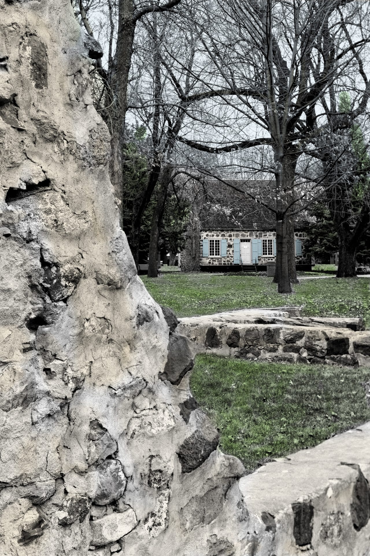 Vestiges de la « Villa de La Broquerie »devant la Maison dite Louis-Hippolyte-La fontaine