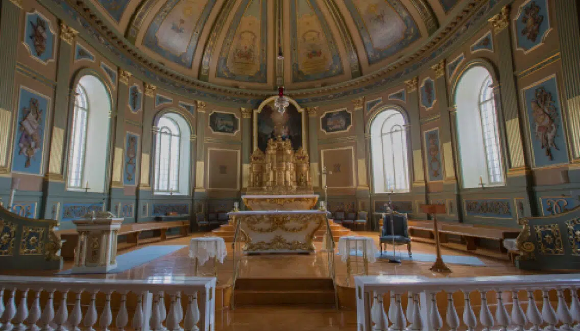 Intérieur de l'église Saint-Famille