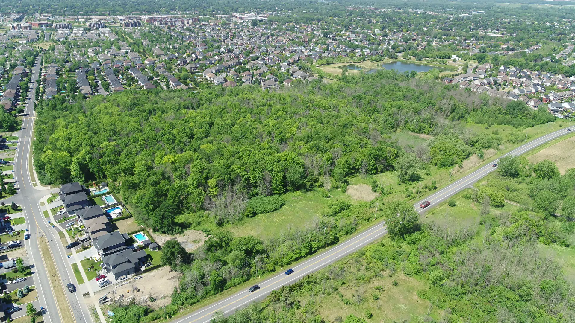 Vue aérienne du parc Boisé-du-Pays-Brûlé.