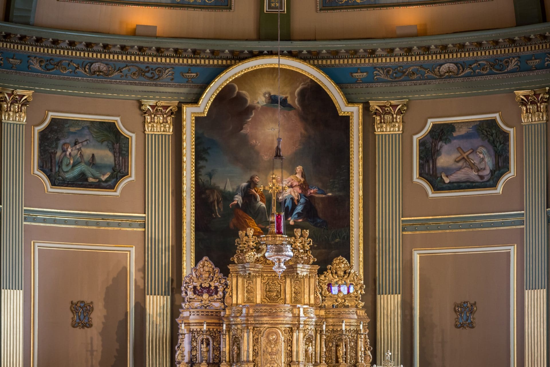 Intérieur de l'église Sainte-Famille