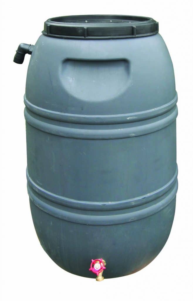 Baril récupérateur d’eau de pluie circulaire de couleur grise, avec un robinet rouge dans le bas.