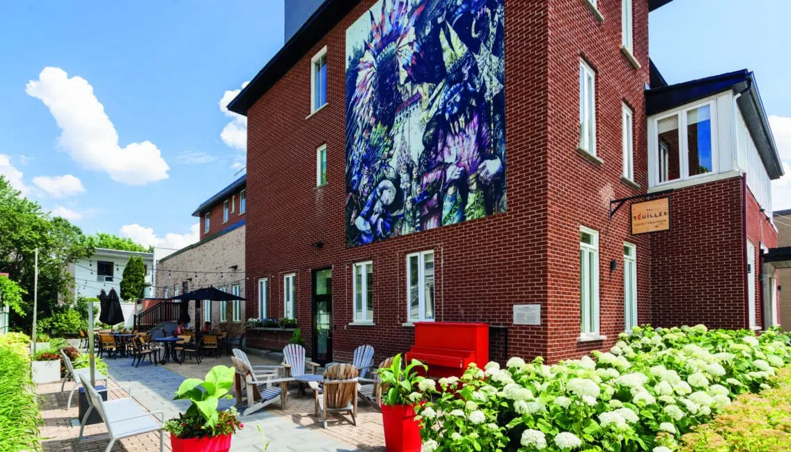 Café centre d'art en été