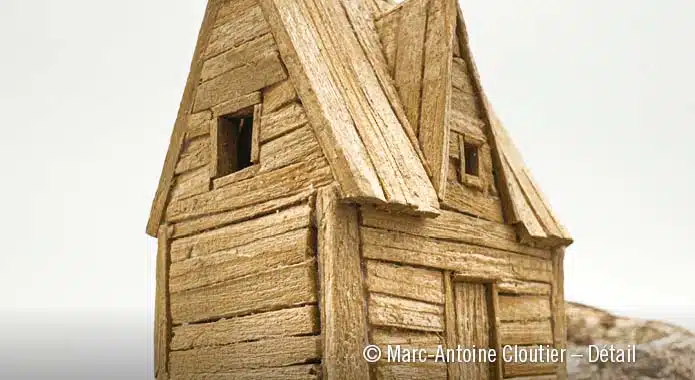 Image d'une oeuvre d'art, on voit une maison en bois